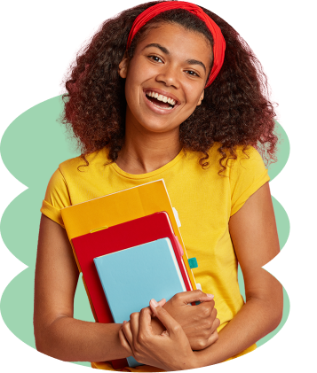 Estudiante con cuadernos en brazos, asociada al aprendizaje en educación superior