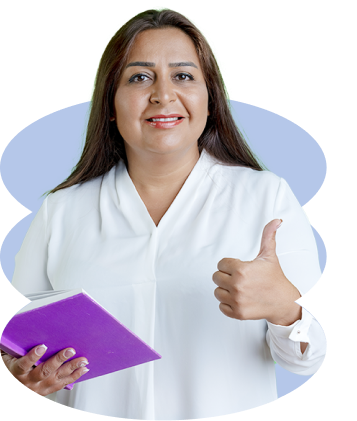 Docente sosteniendo un cuaderno y mostrando un gesto de aprobación, asociada a procesos de enseñanza y aprendizaje.